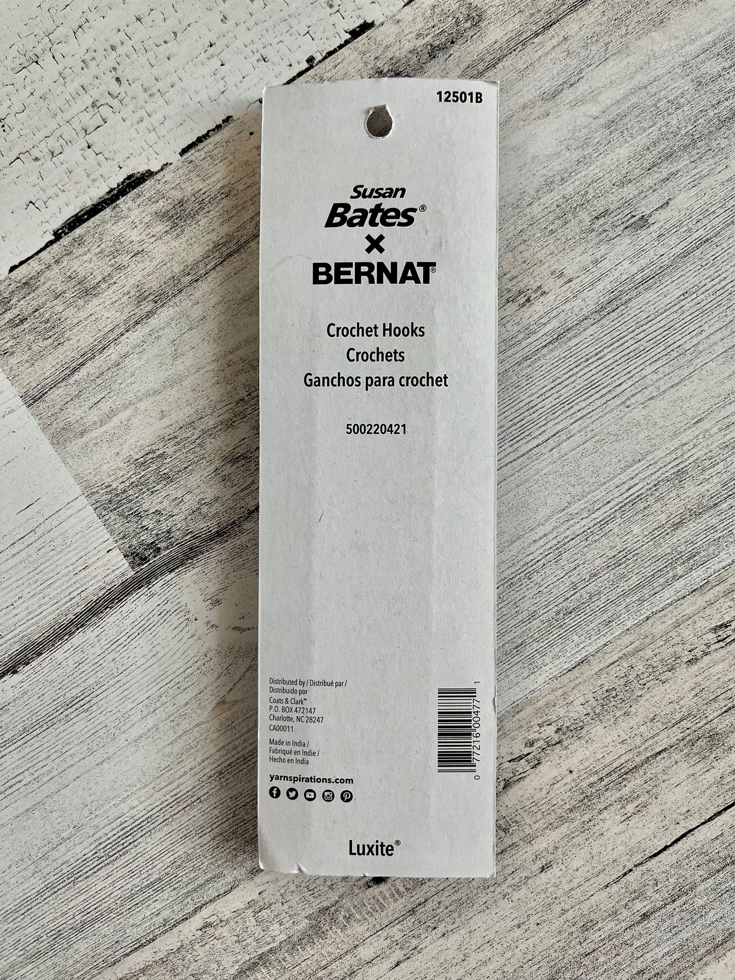 Susan Bates x Bernat - Luxite Plastic Crochet Hooks - L-11 & Q